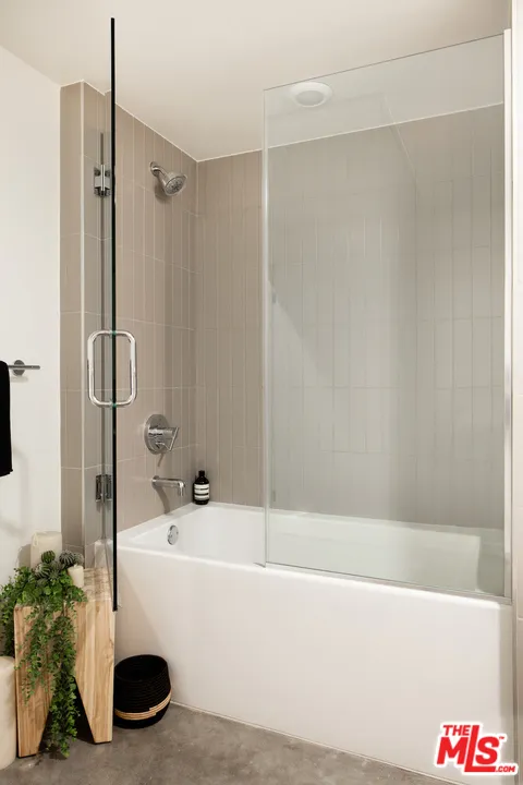 11830 Courtleigh #301 Los Angeles, CA 90066