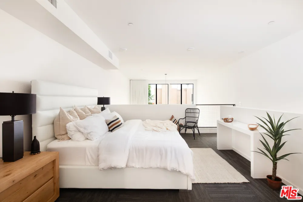 11830 Courtleigh #301 Los Angeles, CA 90066