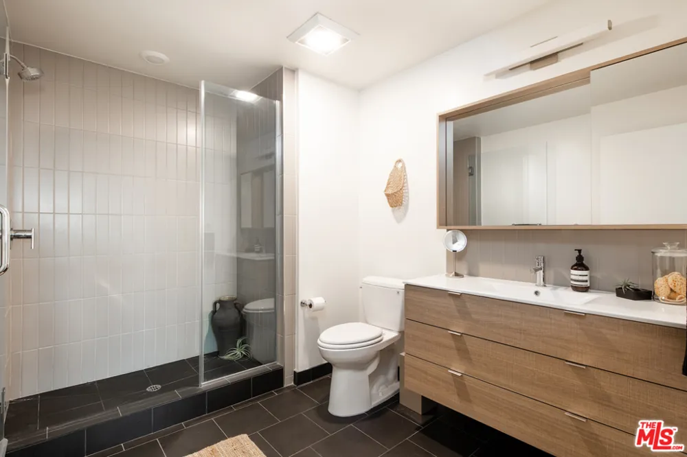 11830 Courtleigh #301 Los Angeles, CA 90066