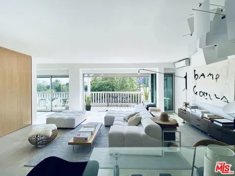 999 Doheny Drive #401