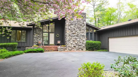 3015 Chestnut Tree Road