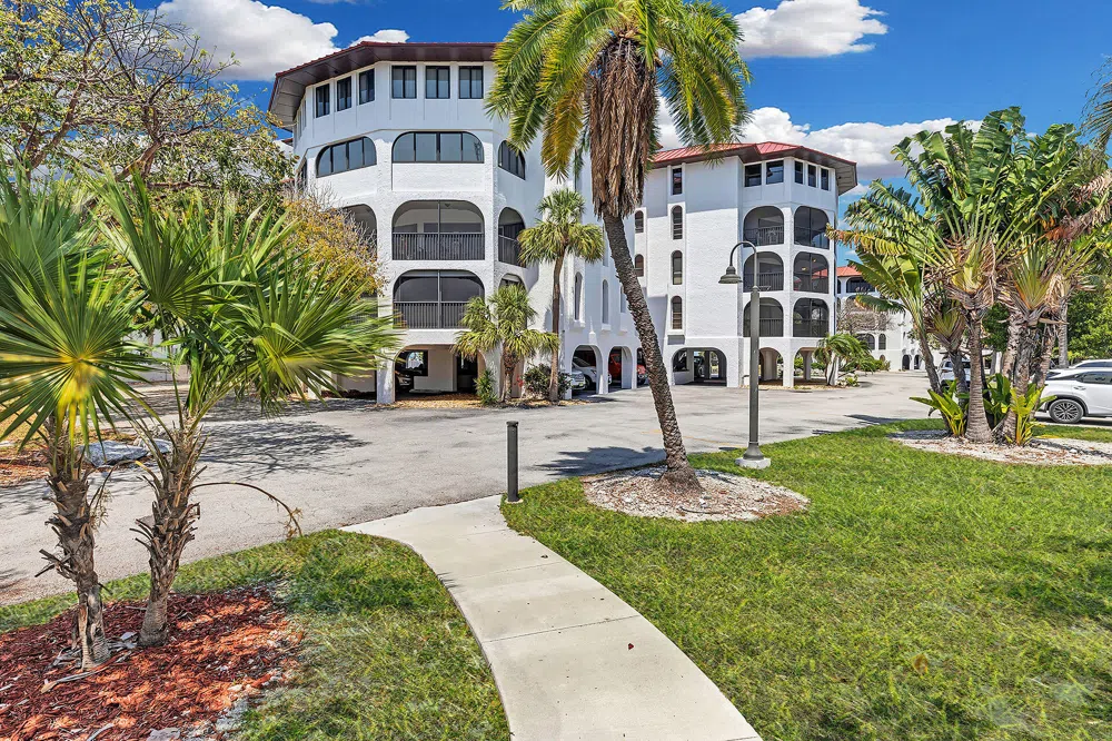 2000 Overseas Highway #G33