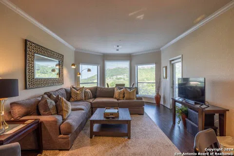 20 TAPATIO DR E #204