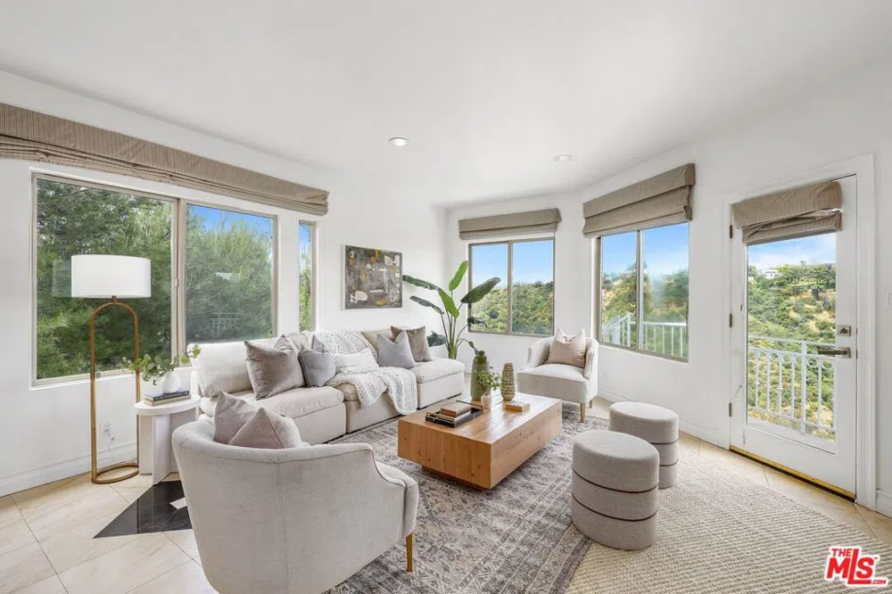 1991 Stradella Road Los Angeles, CA 90077