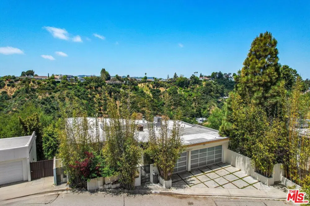 1991 Stradella Road Los Angeles, CA 90077