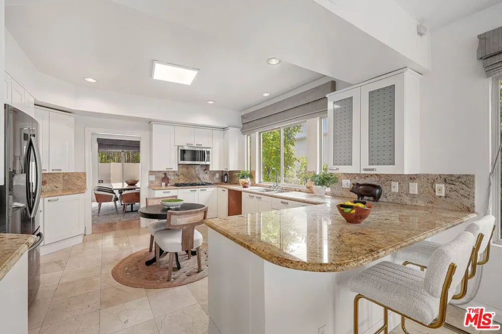 1991 Stradella Road Los Angeles, CA 90077