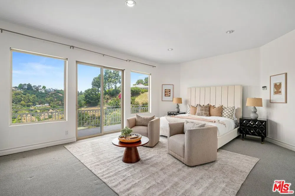 1991 Stradella Road Los Angeles, CA 90077