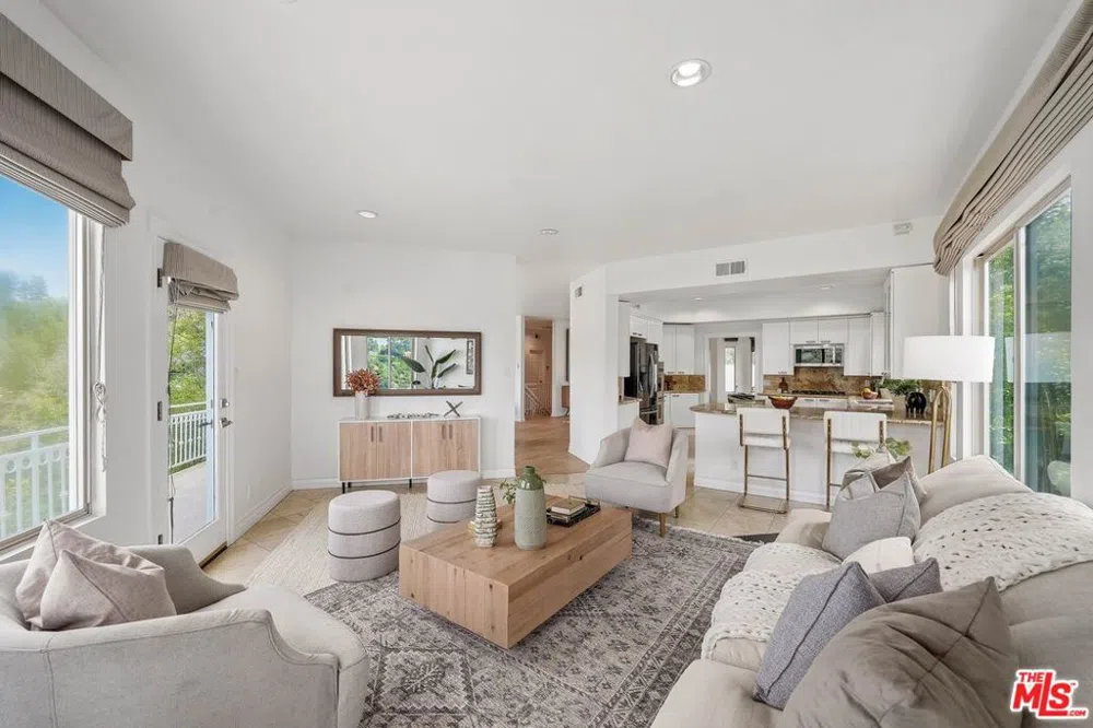 1991 Stradella Road Los Angeles, CA 90077