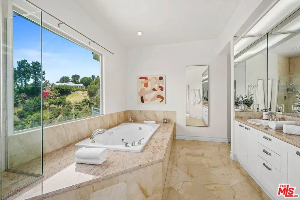 1991 Stradella Road Los Angeles, CA 90077