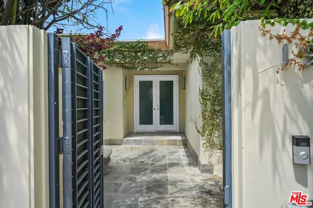 1991 Stradella Road Los Angeles, CA 90077