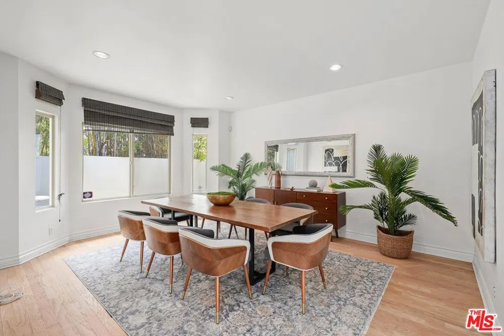 1991 Stradella Road Los Angeles, CA 90077