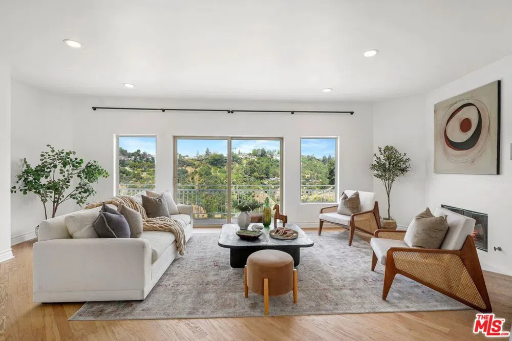 1991 Stradella Road Los Angeles, CA 90077