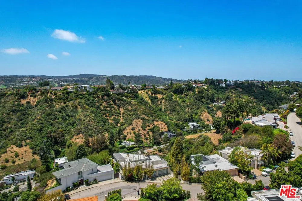 1991 Stradella Road Los Angeles, CA 90077