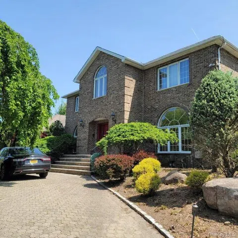 25 Pine Glen Drive