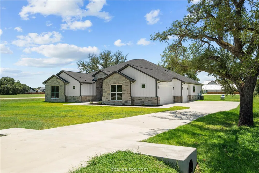 5401 Legend Oaks Court College Station, TX 77845