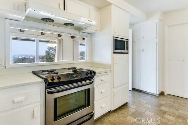 552 Via Del Monte Palos Verdes Estates, CA 90274