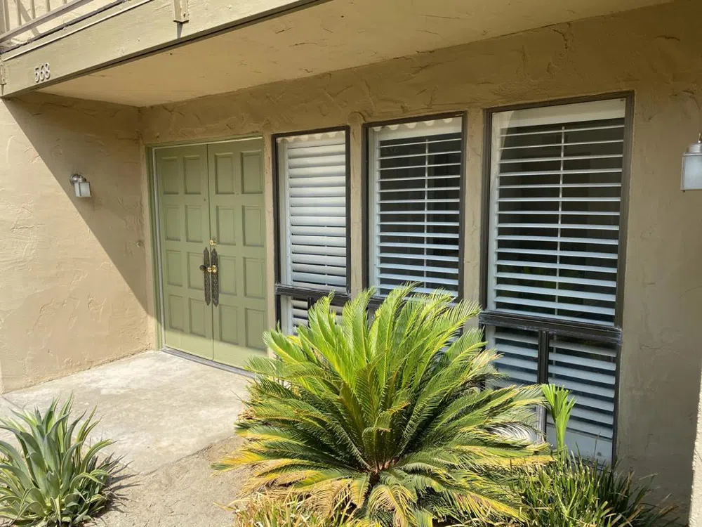 568 S Sunrise Way Palm Springs, CA 92264