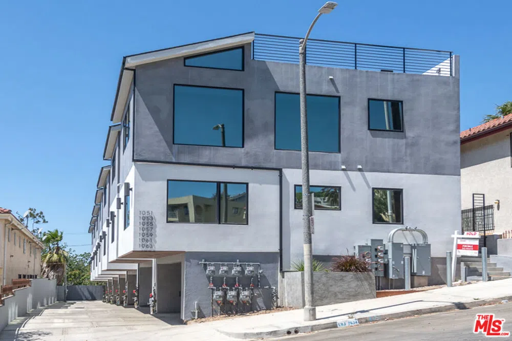 1059 W MAYFLOWER COURT