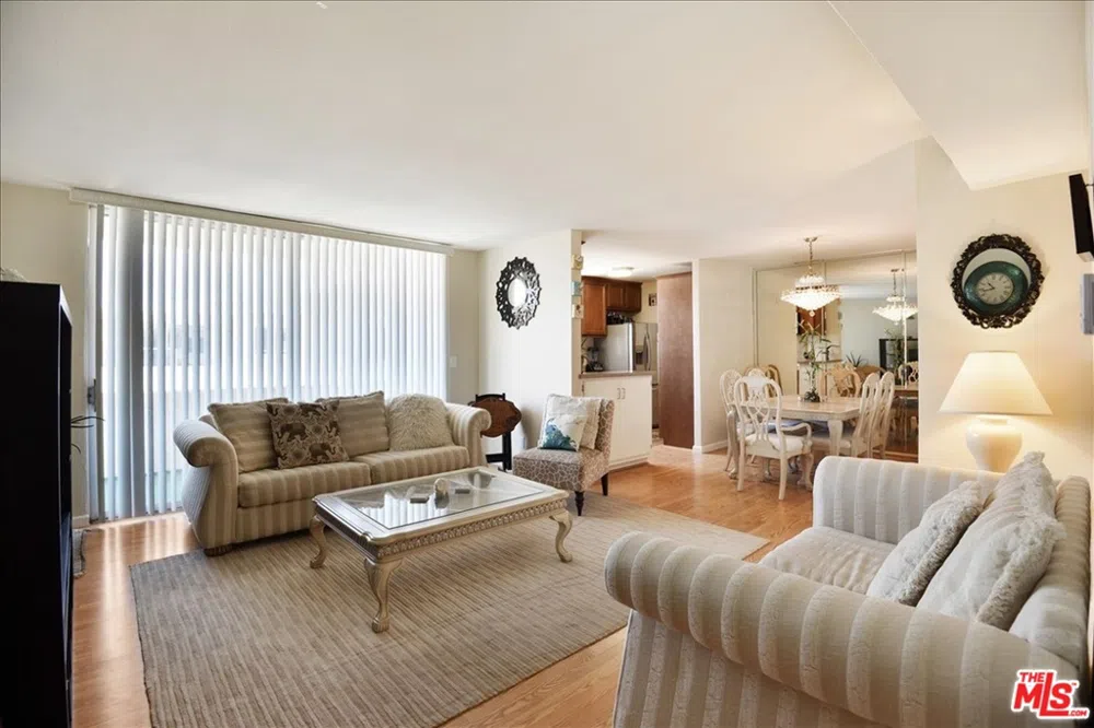 5429 NEWCASTLE AVENUE #306 Encino, CA 91316