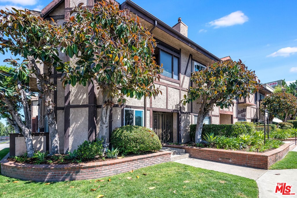 5500 LINDLEY Avenue #115