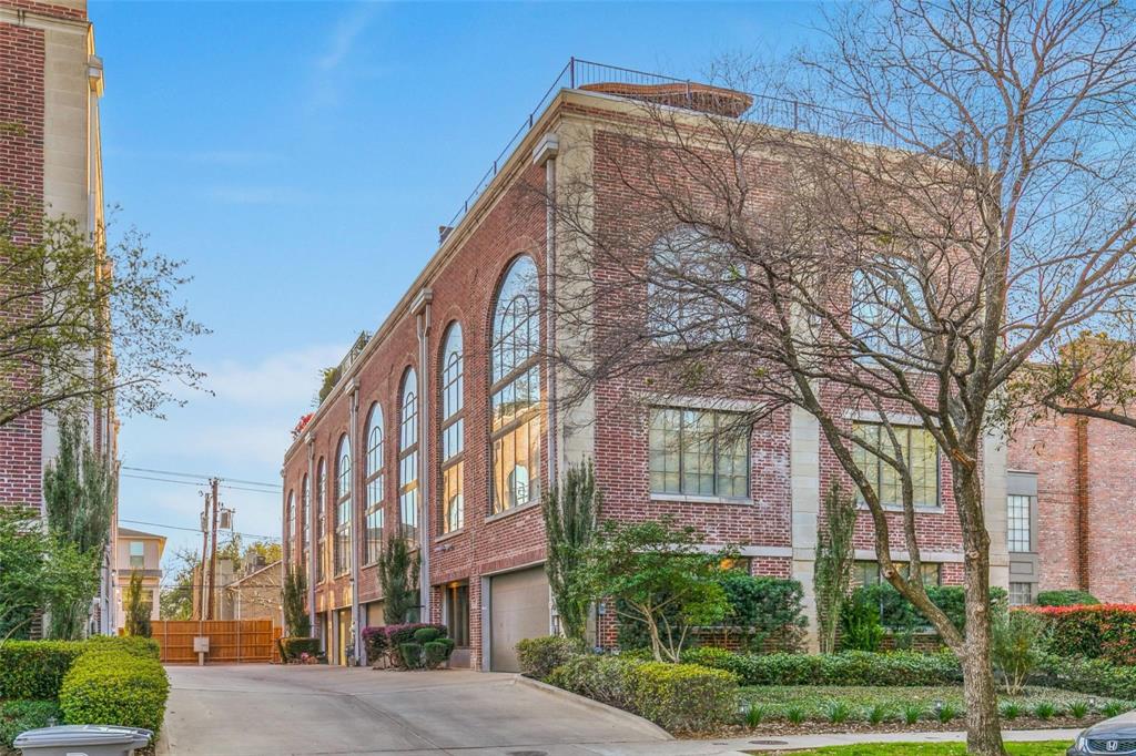 3911 Gilbert Avenue #D