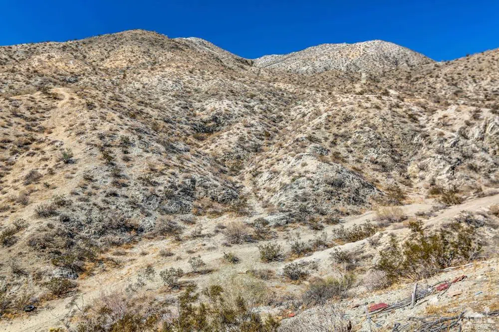 8917 Calle De Vecinos Desert Hot Springs, CA 92240