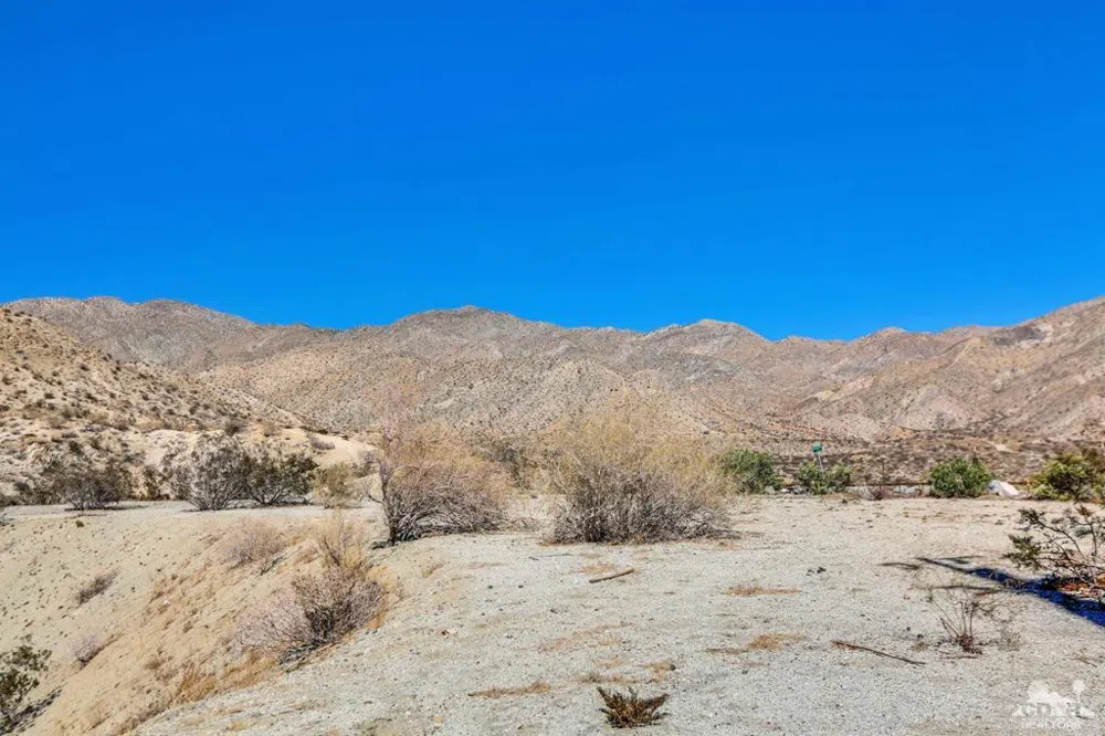 8917 Calle De Vecinos Desert Hot Springs, CA 92240
