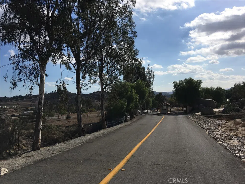 31715 Via Del Senor Homeland, CA 92548
