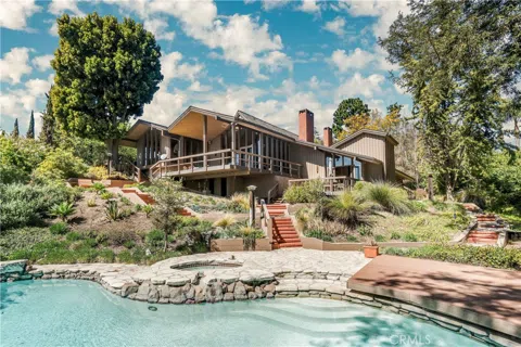 3069 Crest Road