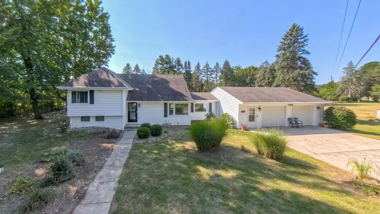 3902 Lake Chapin Road Berrien Springs, MI 49103