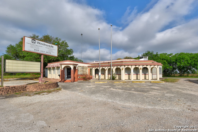 1832 E US HIGHWAY 90