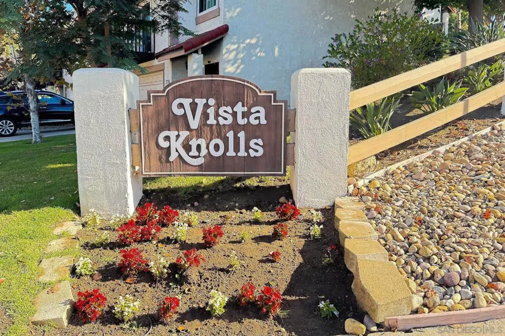 348 Windy Ln Vista, CA 92083