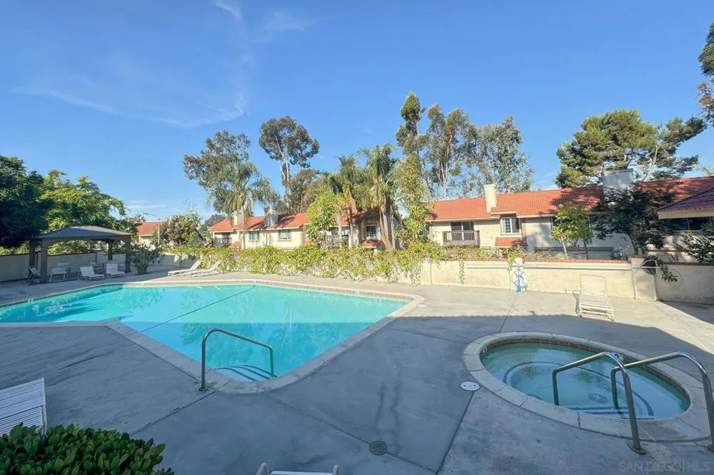 348 Windy Ln Vista, CA 92083