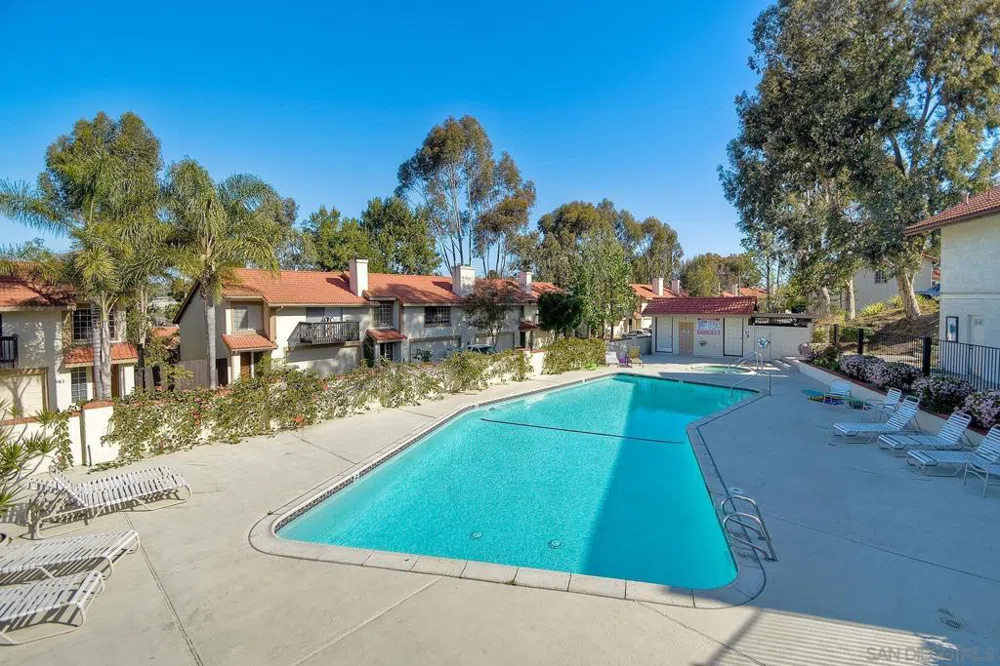 348 Windy Ln Vista, CA 92083