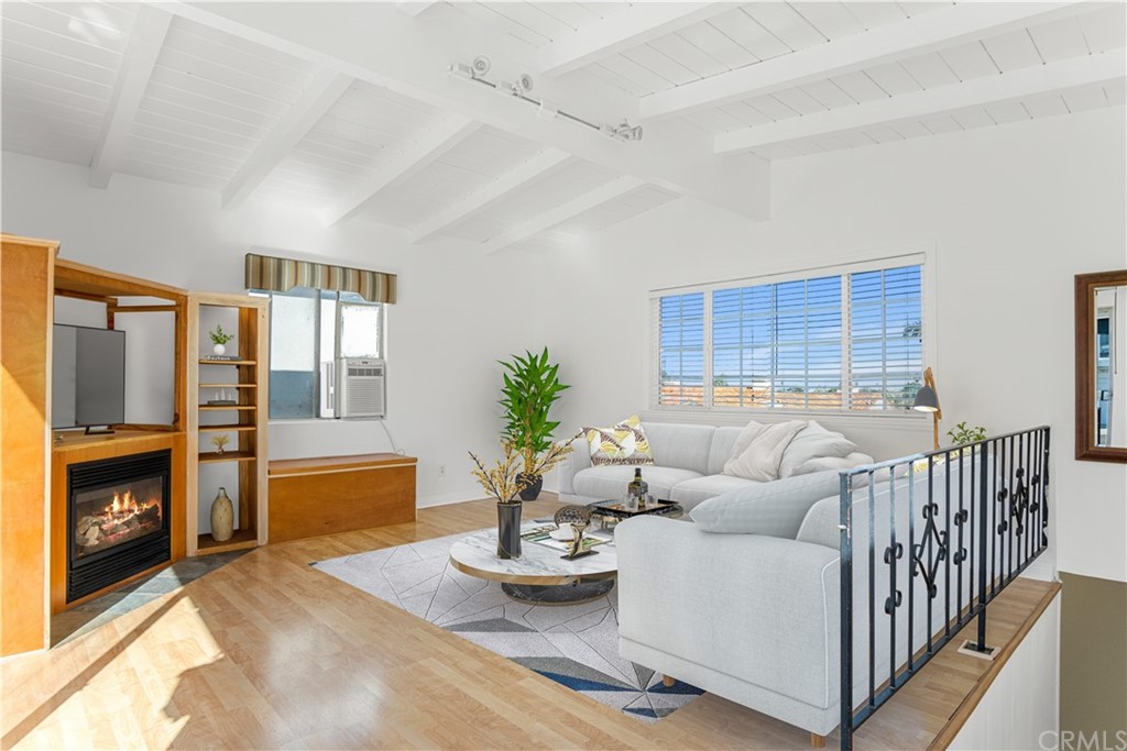 1744 Wollacott Street