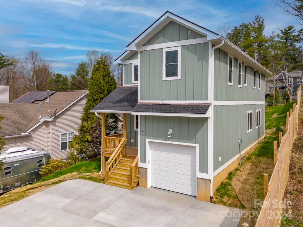 511 Toms Hill Drive Hendersonville, NC 28739