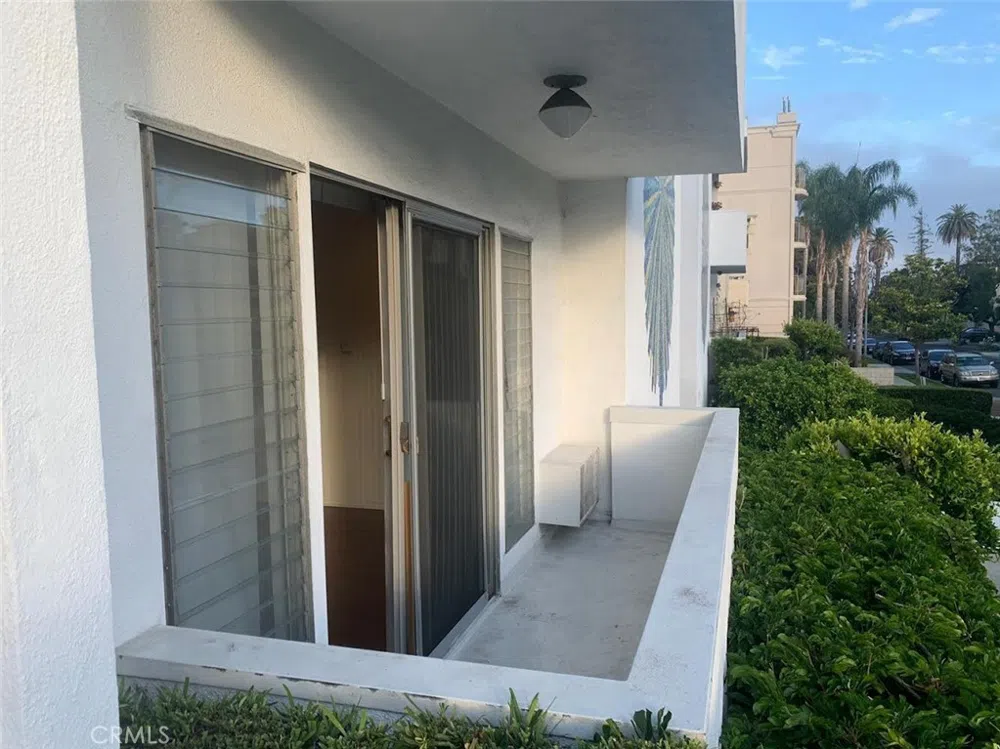 1906 Malcolm Avenue Los Angeles, CA 90025