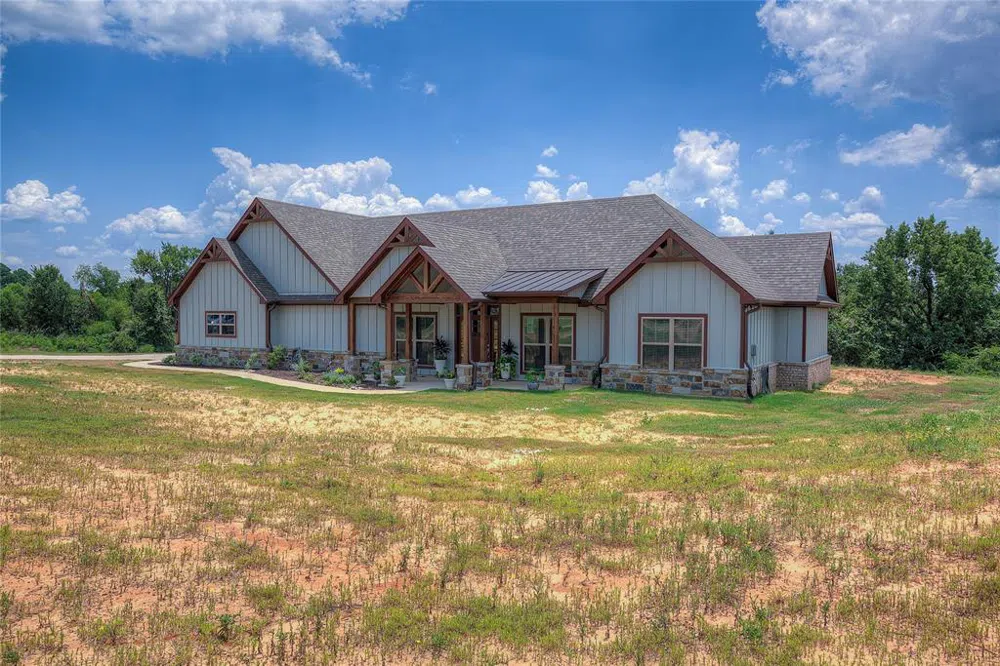 5271 Lago Vista Drive