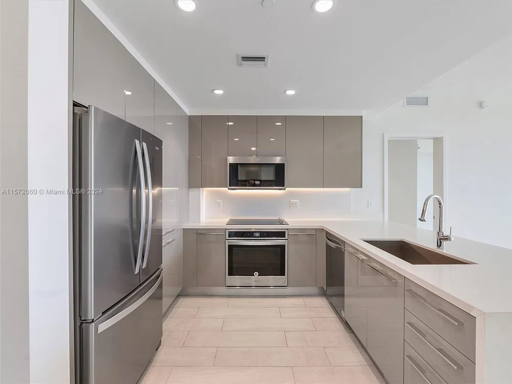 2000 METROPICA WAY #506