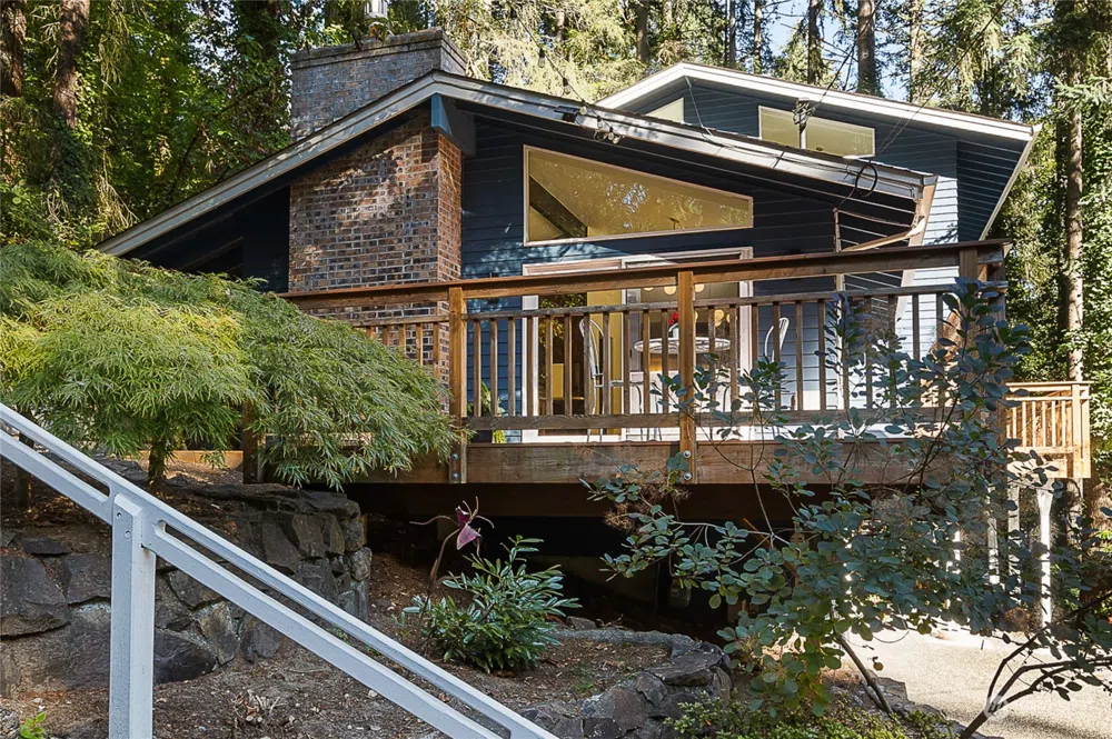 16906 26th Avenue NE Lake Forest Park, WA 98155
