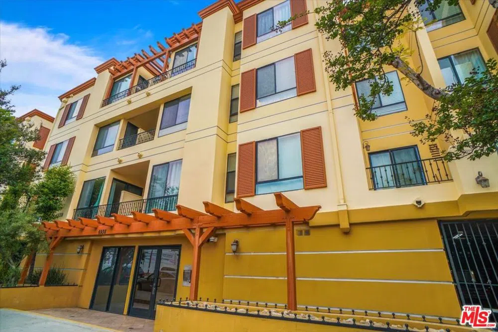 6938 Laurel Canyon Boulevard #302 North Hollywood, CA 91605