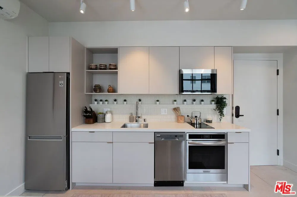 921 S Beacon Street #408 San Pedro, CA 90731