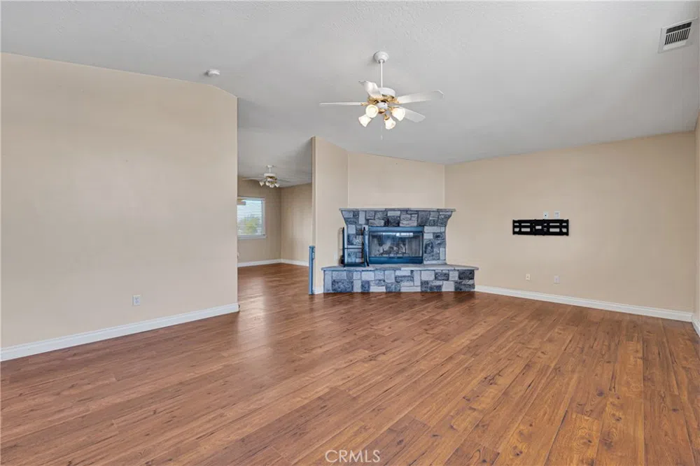 16616 Candlewood Road Apple Valley, CA 92307
