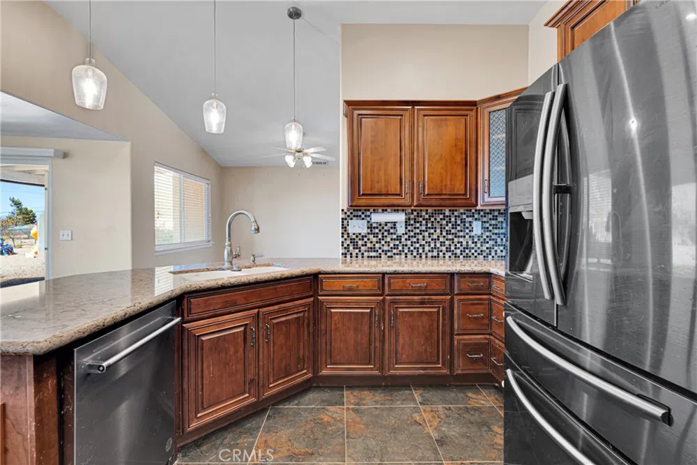 16616 Candlewood Road Apple Valley, CA 92307