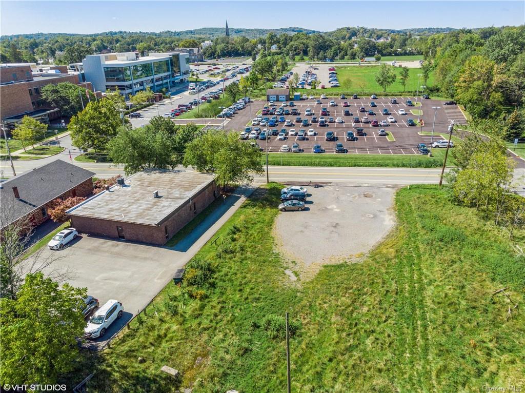 28 Scotchtown Avenue