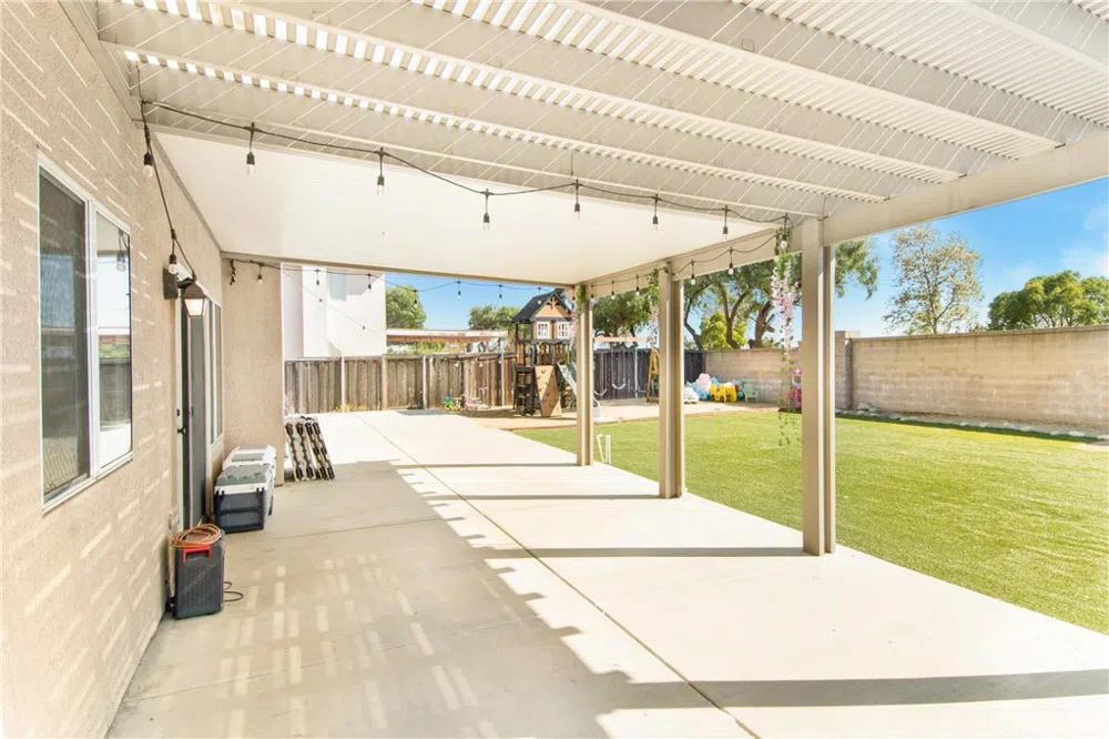 2855 W Fairview Drive Rialto, CA 92377