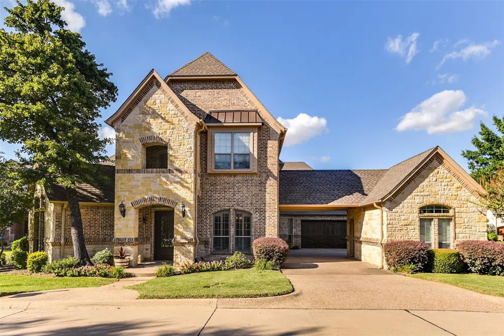 2506 Featherstone Court Arlington, TX 76001