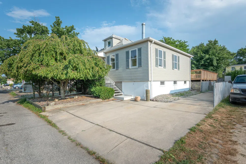 520 E Lakewood Avenue