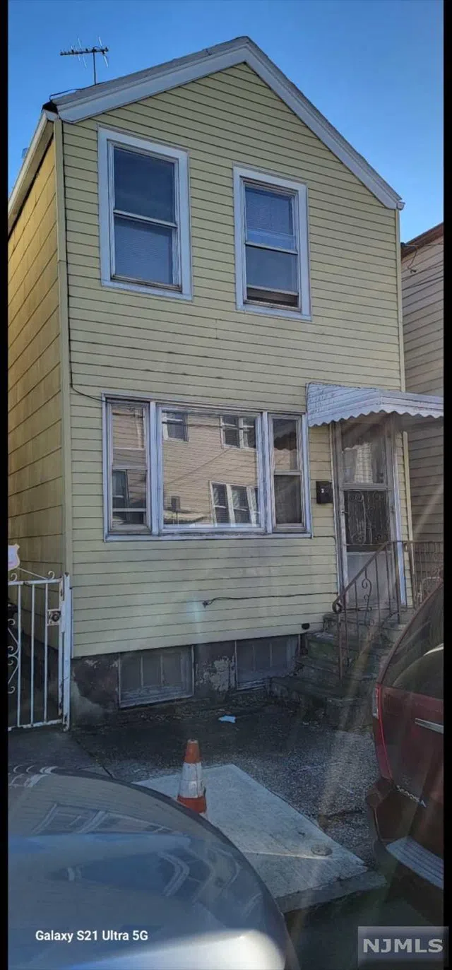 33 1/2 Garrison Street