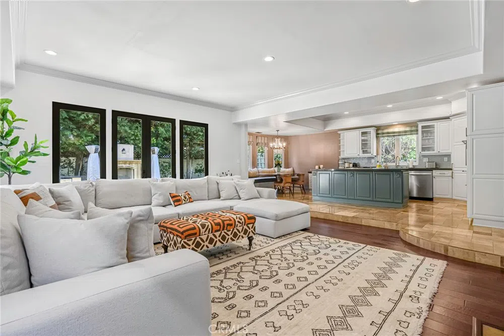 2200 Walnut Avenue Manhattan Beach, CA 90266
